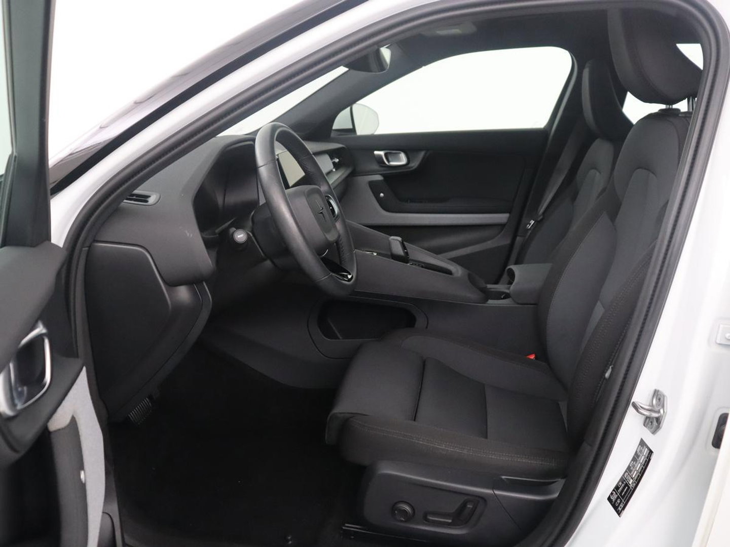 Polestar 2 Standard Range Single Motor 63kWh | SOH 91.5% | Panoramadak | Trekhaak | 360 camera | Harman/Kardon | Stuur/stoel verwarming | Carplay | Memory |