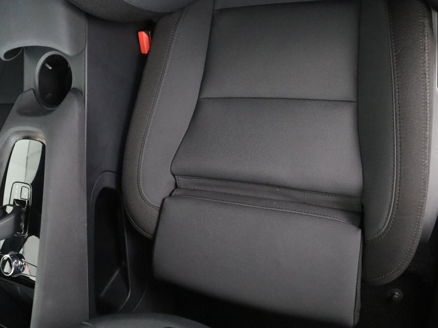Polestar 2 Standard Range Single Motor 63kWh | SOH 91.5% | Panoramadak | Trekhaak | 360 camera | Harman/Kardon | Stuur/stoel verwarming | Carplay | Memory |