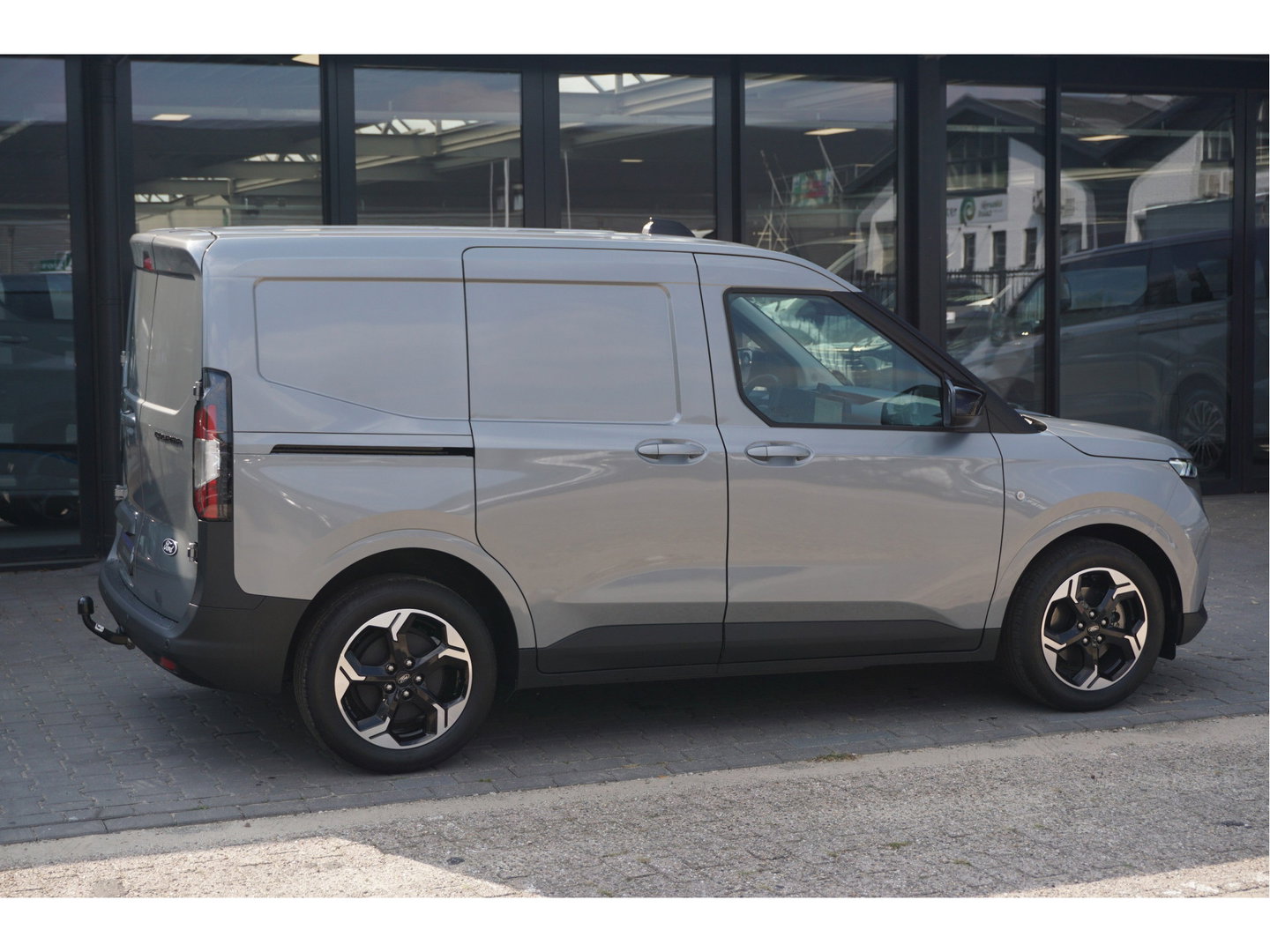 Ford Transit Courier Limited Elektrisch 46 kWh 136PK Apple CP/Android A, Cam, Stoel/Stuur verw. Trekhaak, LM Velg!! Nr. 01*