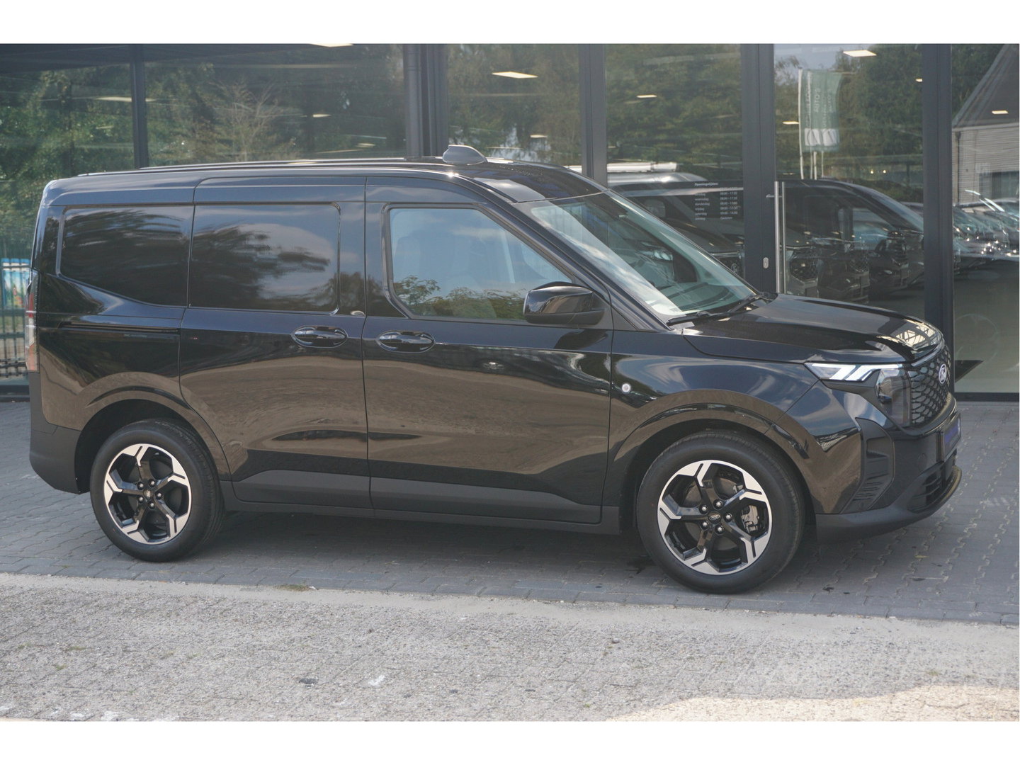 Ford Transit Courier Limited Elektrisch 46 kWh 136PK Apple CP/Android A, Cam, Stoel/Stuur verw. Trekhaak, LM Velg!! Nr. 02*