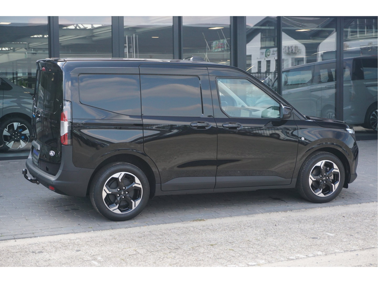 Ford Transit Courier Limited Elektrisch 46 kWh 136PK Apple CP/Android A, Cam, Stoel/Stuur verw. Trekhaak, LM Velg!! Nr. 03*