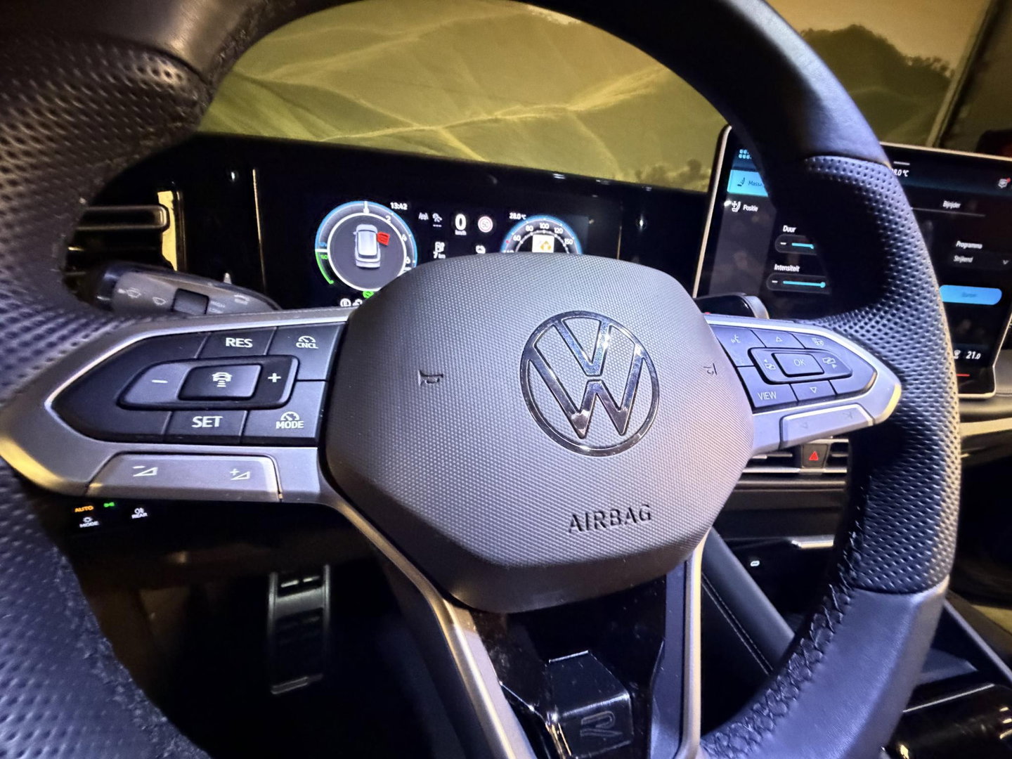 Volkswagen Tiguan 1.5 eHybrid R-Line Edition Full options l fabriek garantie extra