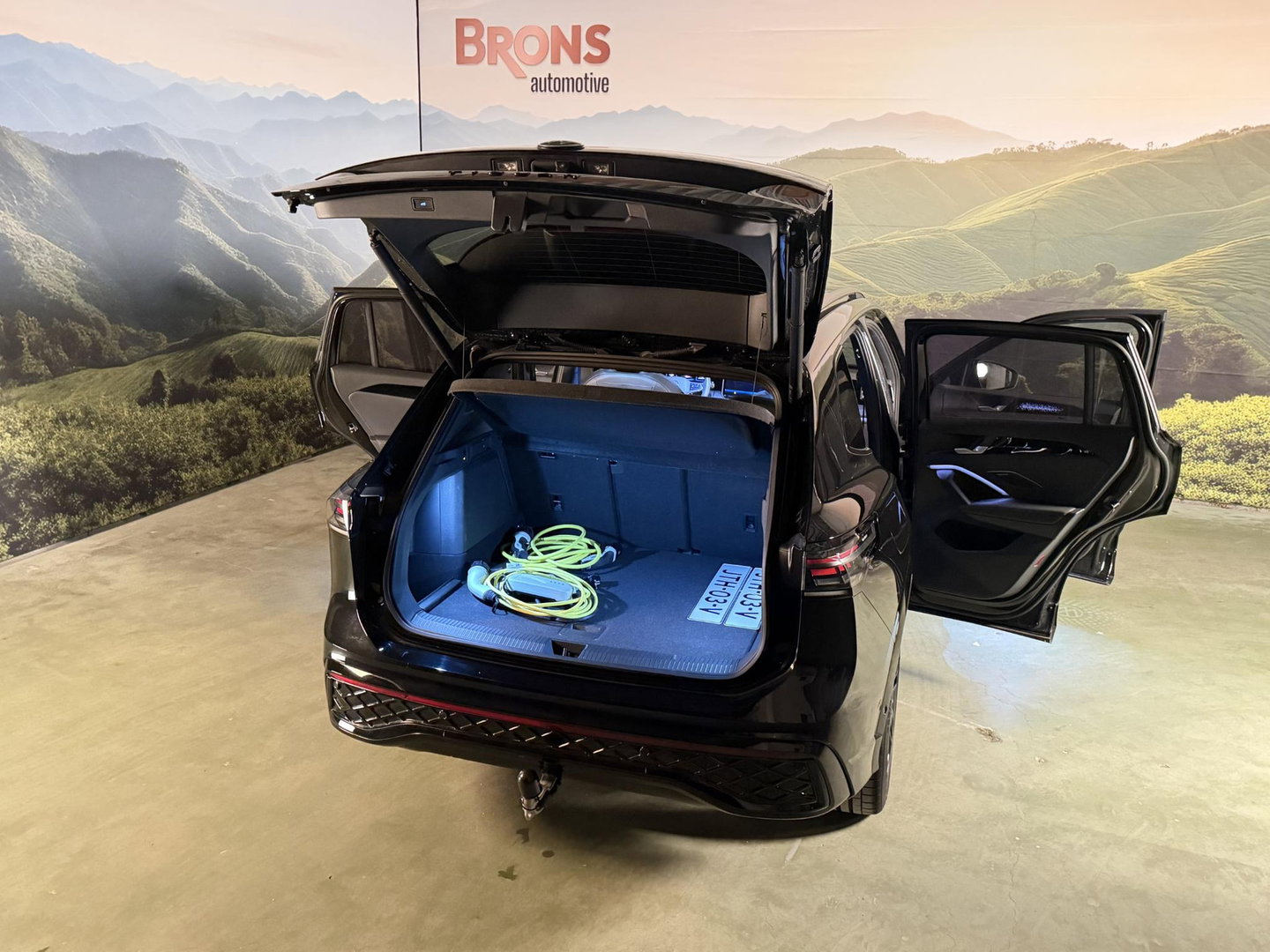 Volkswagen Tiguan 1.5 eHybrid R-Line Edition Full options l fabriek garantie extra