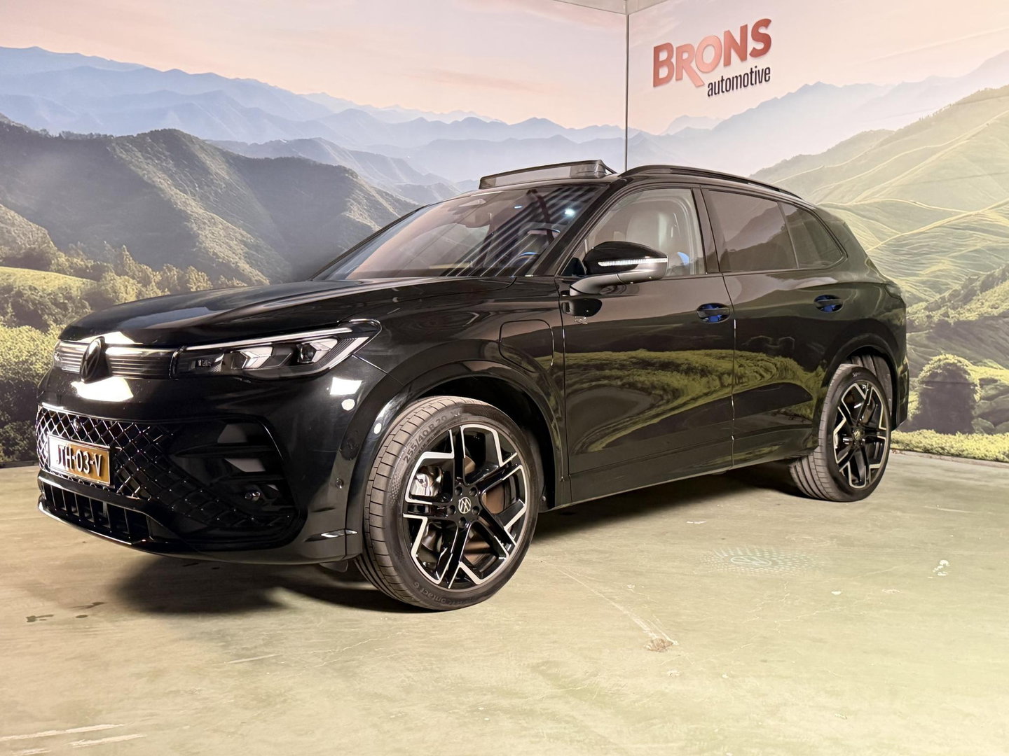 Volkswagen Tiguan 1.5 eHybrid R-Line Edition Full options l fabriek garantie extra