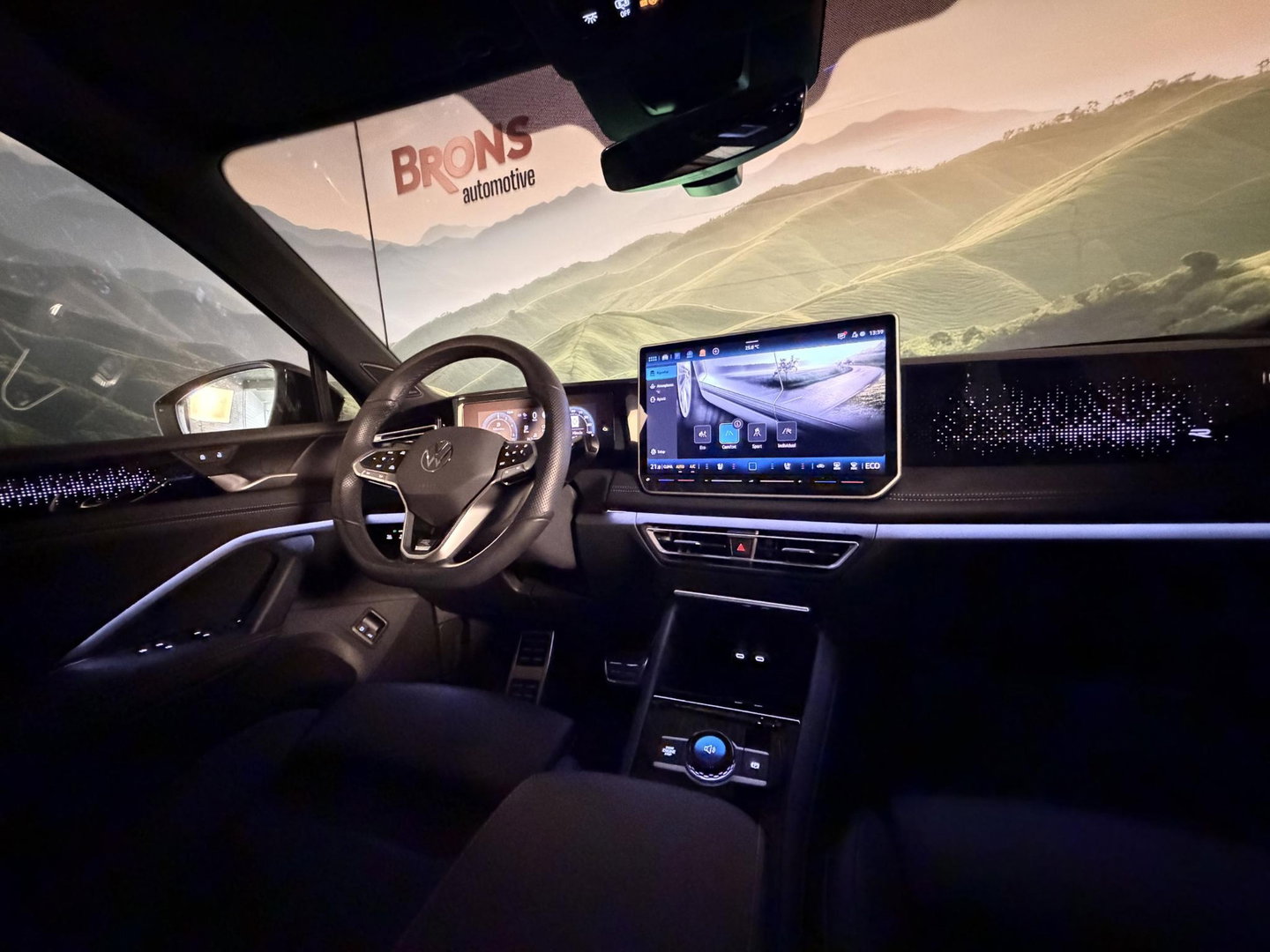 Volkswagen Tiguan 1.5 eHybrid R-Line Edition Full options l fabriek garantie extra