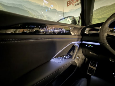 Volkswagen Tiguan 1.5 eHybrid R-Line Edition Full options l fabriek garantie extra