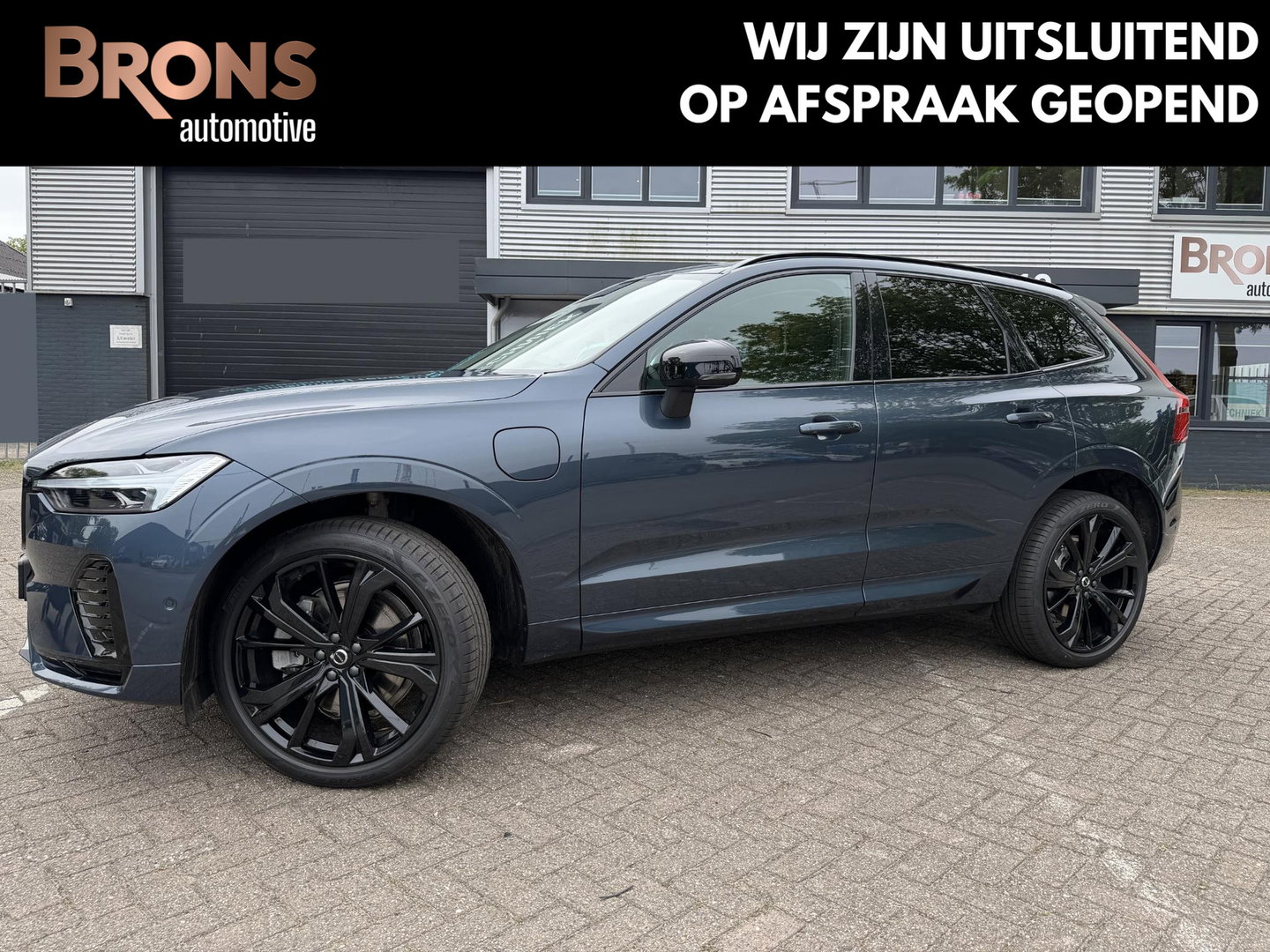 Volvo XC60 2.0 T8 Plug-in hybrid AWD Ultra Dark Facelift model l 21 inc l 360 l stoel verwarming l 455pk