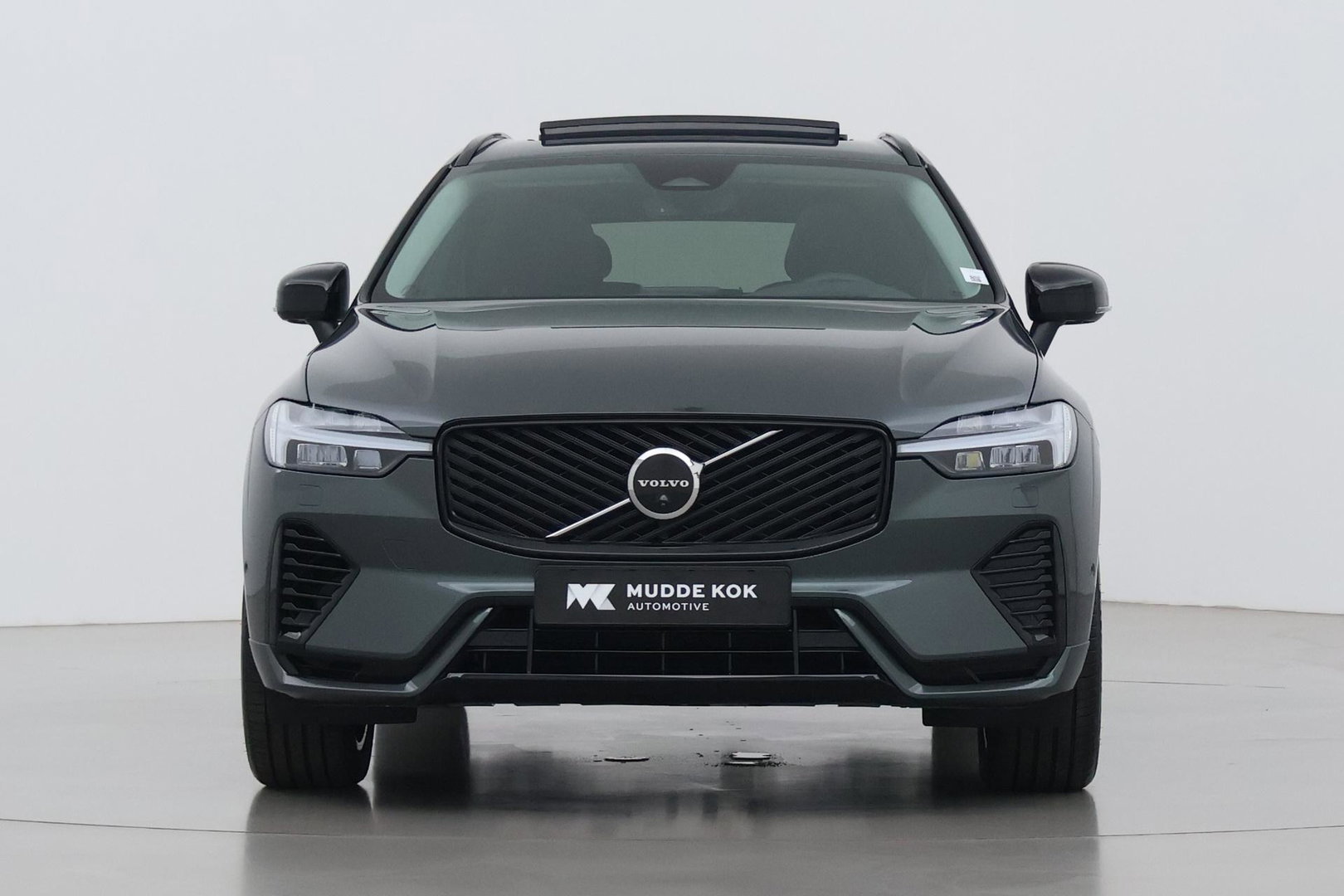 Volvo XC60 T8 Ultra Dark | Luchtvering | Harman/Kardon | Panoramadak | 360° Camera | Head-Up | Stoel+Stuurverwarming | ACC