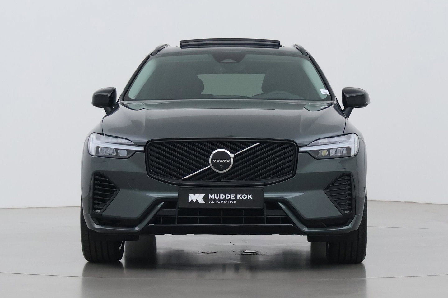 Volvo XC60 T8 Ultra Dark | Luchtvering | Harman/Kardon | Panoramadak | 360° Camera | Head-Up | Stoel+Stuurverwarming | ACC