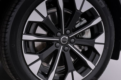 Volvo XC60 T8 Ultra Dark | Luchtvering | Harman/Kardon | Panoramadak | 360° Camera | Head-Up | Stoel+Stuurverwarming | ACC