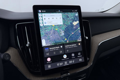 Volvo XC60 T8 Ultra Dark | Luchtvering | Harman/Kardon | Panoramadak | 360° Camera | Head-Up | Stoel+Stuurverwarming | ACC