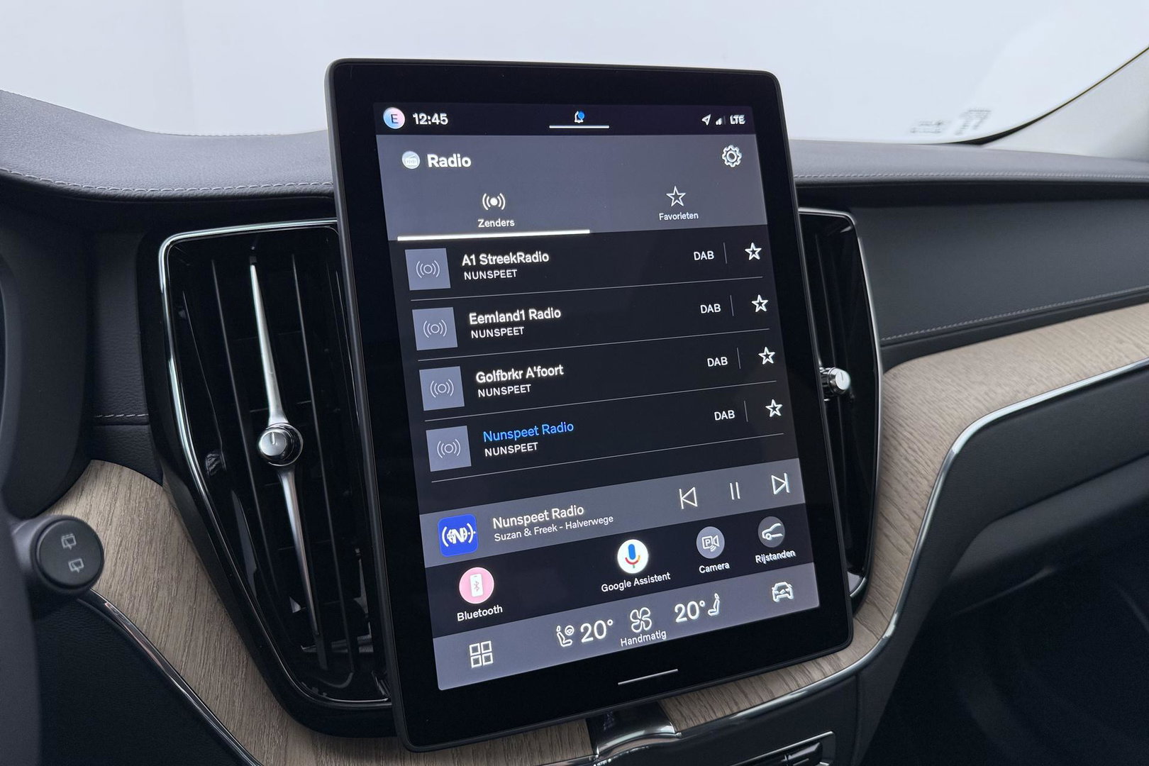 Volvo XC60 T8 Ultra Dark | Luchtvering | Harman/Kardon | Panoramadak | 360° Camera | Head-Up | Stoel+Stuurverwarming | ACC