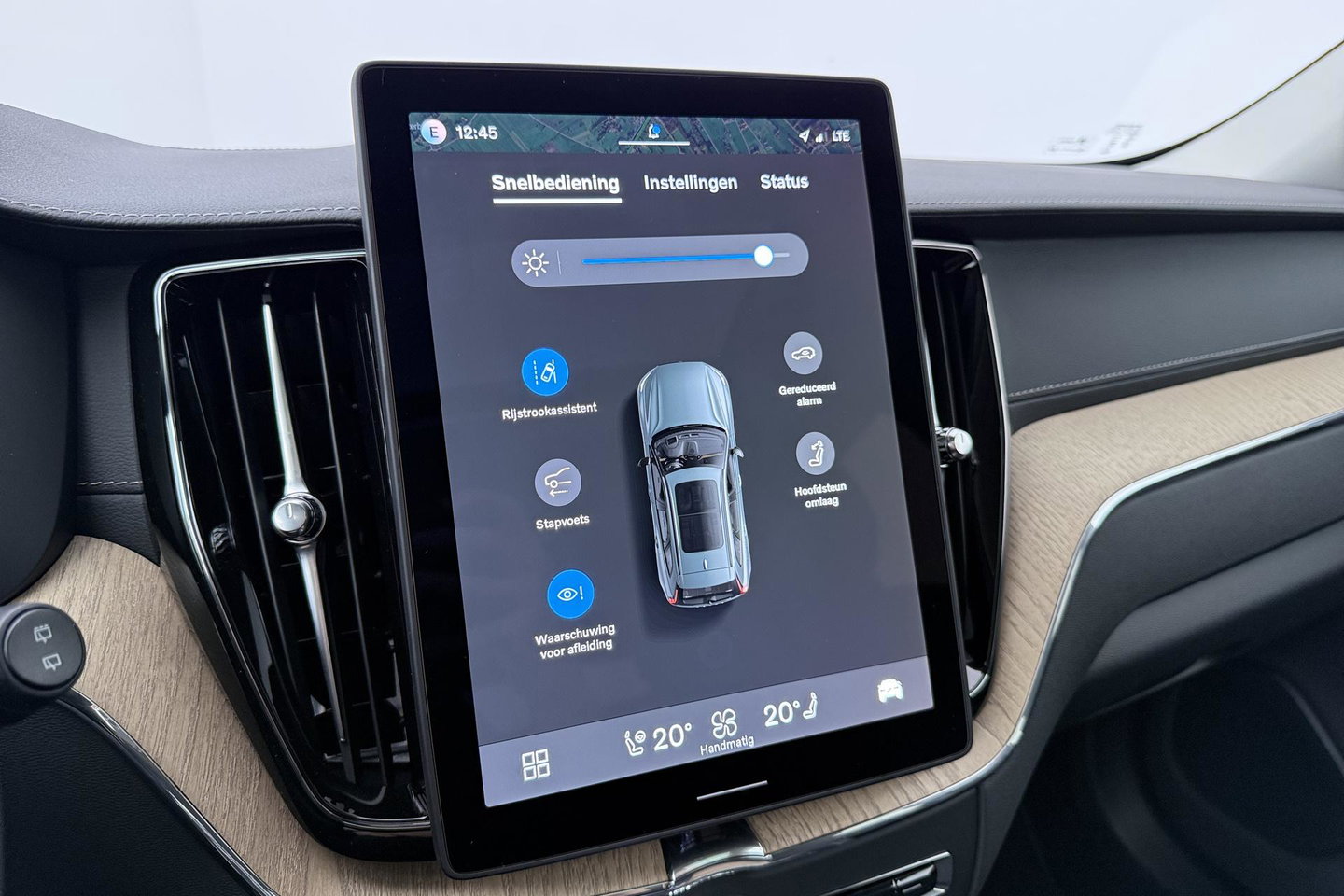 Volvo XC60 T8 Ultra Dark | Luchtvering | Harman/Kardon | Panoramadak | 360° Camera | Head-Up | Stoel+Stuurverwarming | ACC