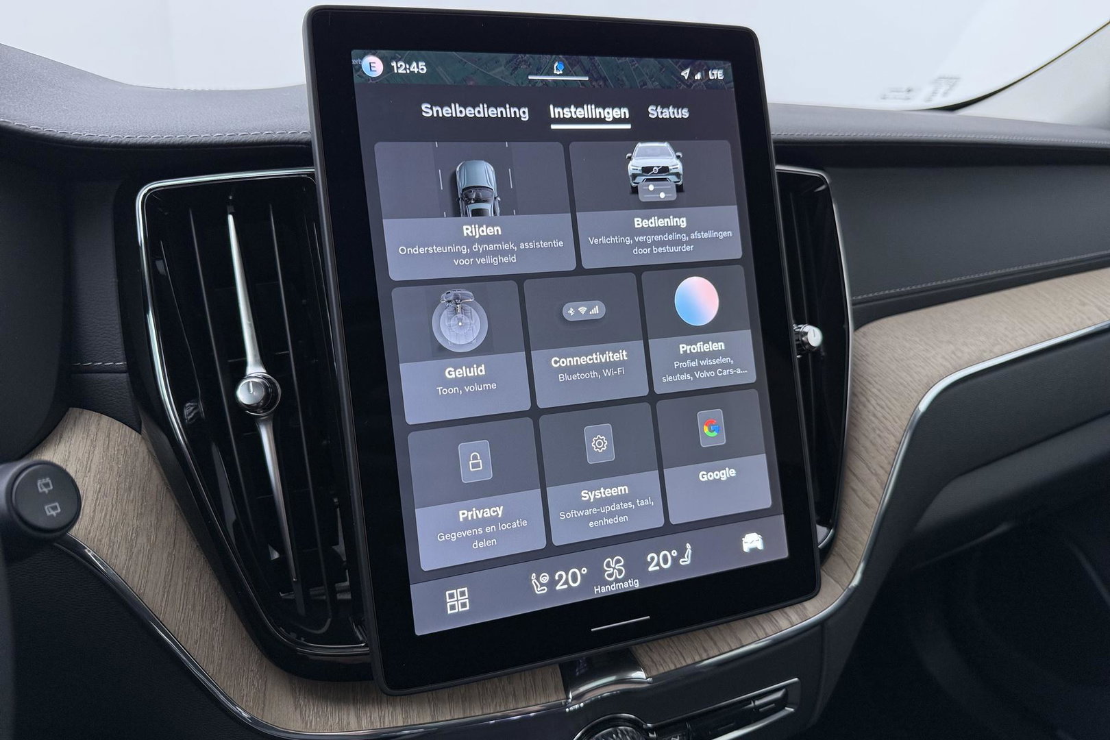 Volvo XC60 T8 Ultra Dark | Luchtvering | Harman/Kardon | Panoramadak | 360° Camera | Head-Up | Stoel+Stuurverwarming | ACC
