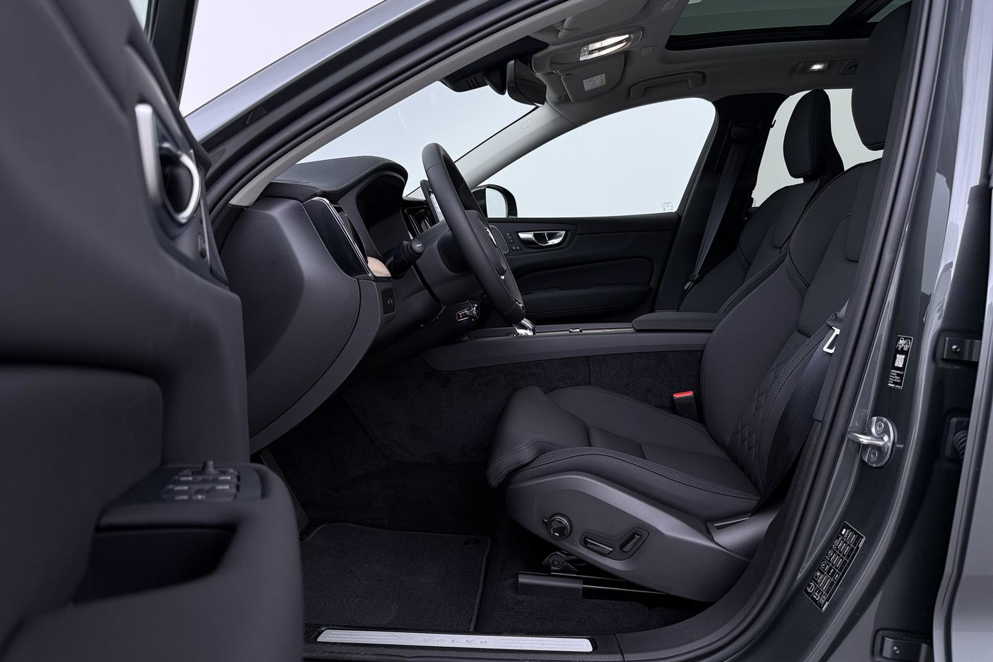 Volvo XC60 T8 Ultra Dark | Luchtvering | Harman/Kardon | Panoramadak | 360° Camera | Head-Up | Stoel+Stuurverwarming | ACC
