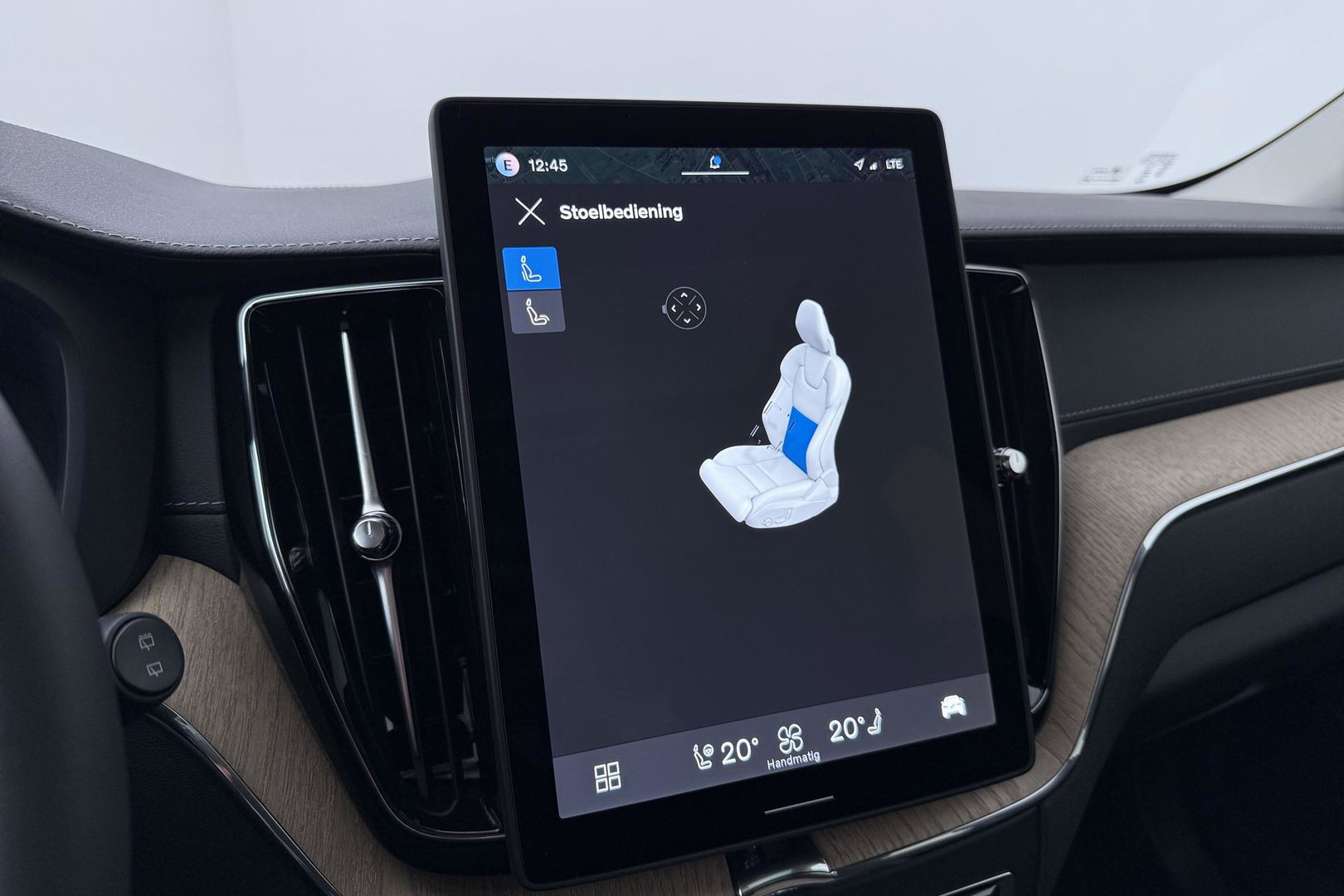 Volvo XC60 T8 Ultra Dark | Luchtvering | Harman/Kardon | Panoramadak | 360° Camera | Head-Up | Stoel+Stuurverwarming | ACC