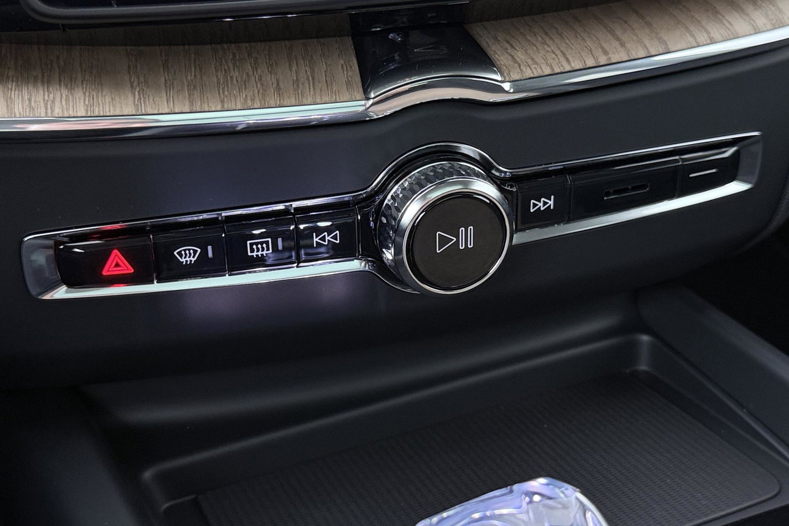 Volvo XC60 T8 Ultra Dark | Luchtvering | Harman/Kardon | Panoramadak | 360° Camera | Head-Up | Stoel+Stuurverwarming | ACC