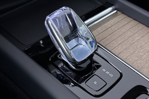 Volvo XC60 T8 Ultra Dark | Luchtvering | Harman/Kardon | Panoramadak | 360° Camera | Head-Up | Stoel+Stuurverwarming | ACC