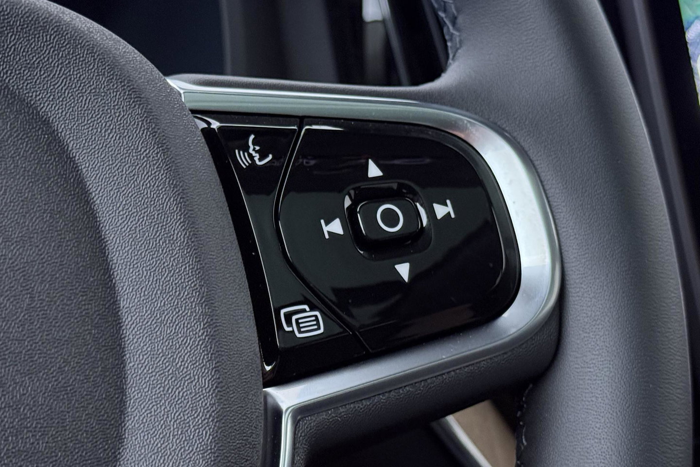 Volvo XC60 T8 Ultra Dark | Luchtvering | Harman/Kardon | Panoramadak | 360° Camera | Head-Up | Stoel+Stuurverwarming | ACC