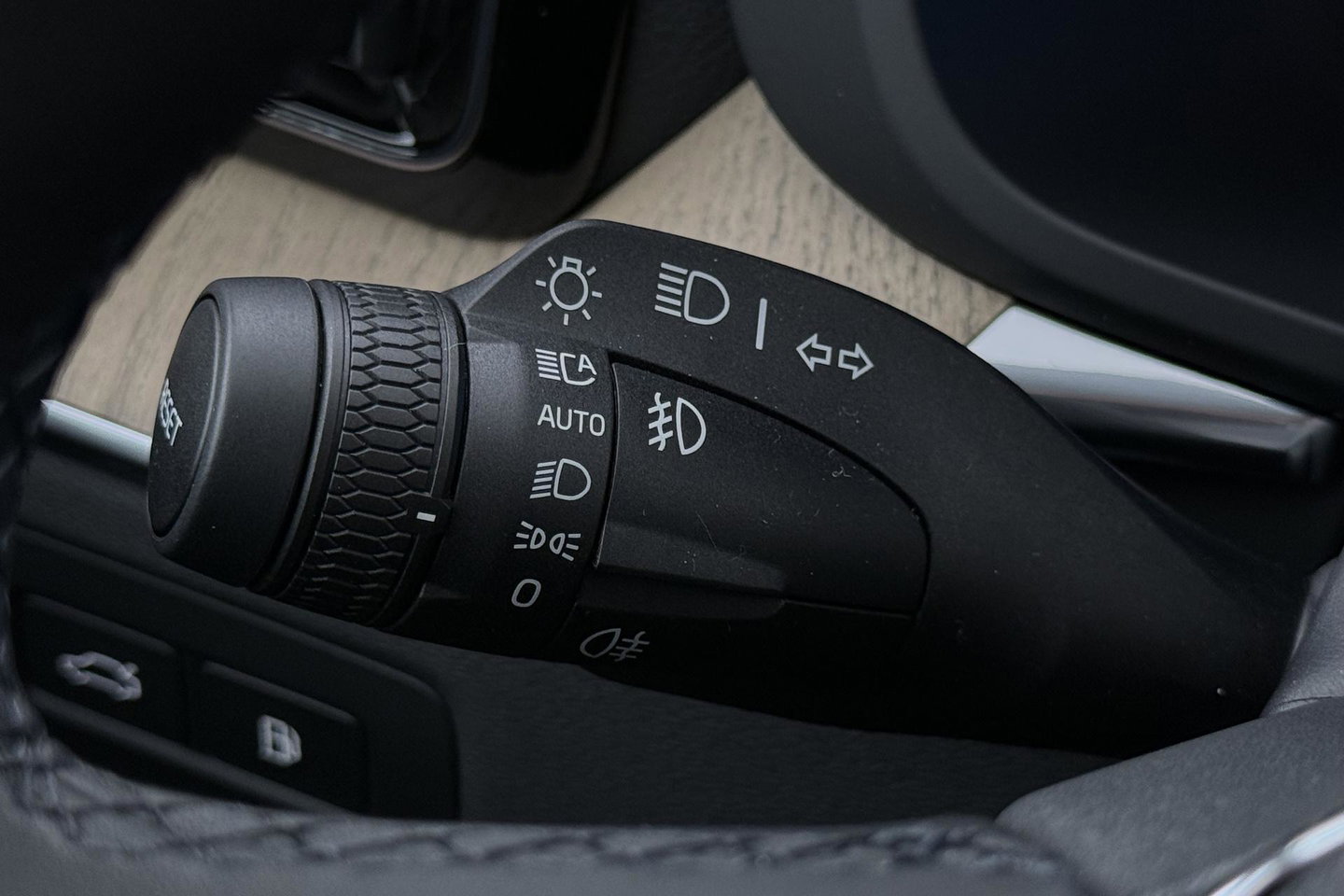 Volvo XC60 T8 Ultra Dark | Luchtvering | Harman/Kardon | Panoramadak | 360° Camera | Head-Up | Stoel+Stuurverwarming | ACC