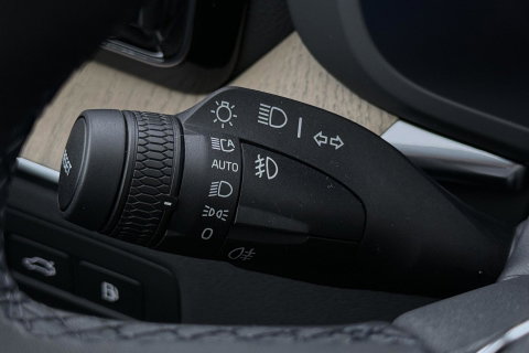 Volvo XC60 T8 Ultra Dark | Luchtvering | Harman/Kardon | Panoramadak | 360° Camera | Head-Up | Stoel+Stuurverwarming | ACC