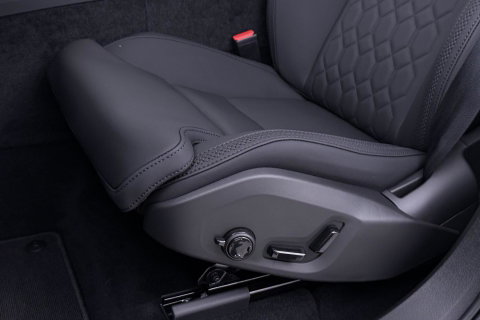 Volvo XC60 T8 Ultra Dark | Luchtvering | Harman/Kardon | Panoramadak | 360° Camera | Head-Up | Stoel+Stuurverwarming | ACC