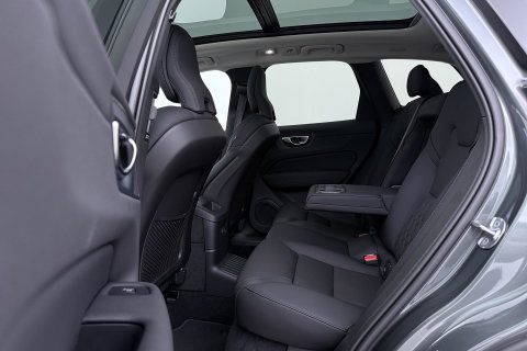 Volvo XC60 T8 Ultra Dark | Luchtvering | Harman/Kardon | Panoramadak | 360° Camera | Head-Up | Stoel+Stuurverwarming | ACC