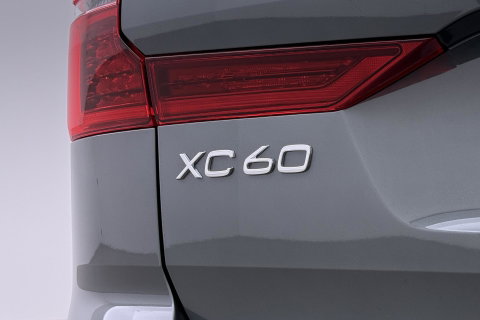 Volvo XC60 T8 Ultra Dark | Luchtvering | Harman/Kardon | Panoramadak | 360° Camera | Head-Up | Stoel+Stuurverwarming | ACC
