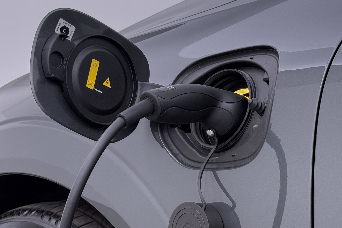 Volvo XC60 T8 Ultra Dark | Luchtvering | Harman/Kardon | Panoramadak | 360° Camera | Head-Up | Stoel+Stuurverwarming | ACC
