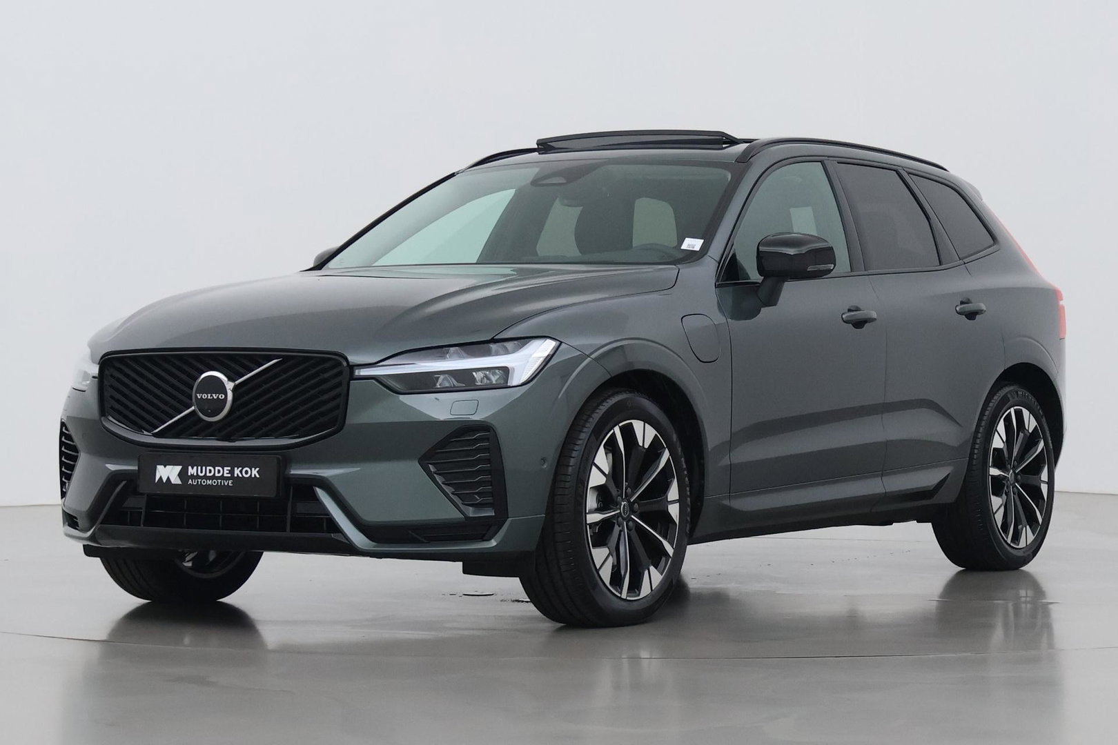 Volvo XC60 T8 Ultra Dark | Luchtvering | Harman/Kardon | Panoramadak | 360° Camera | Head-Up | Stoel+Stuurverwarming | ACC