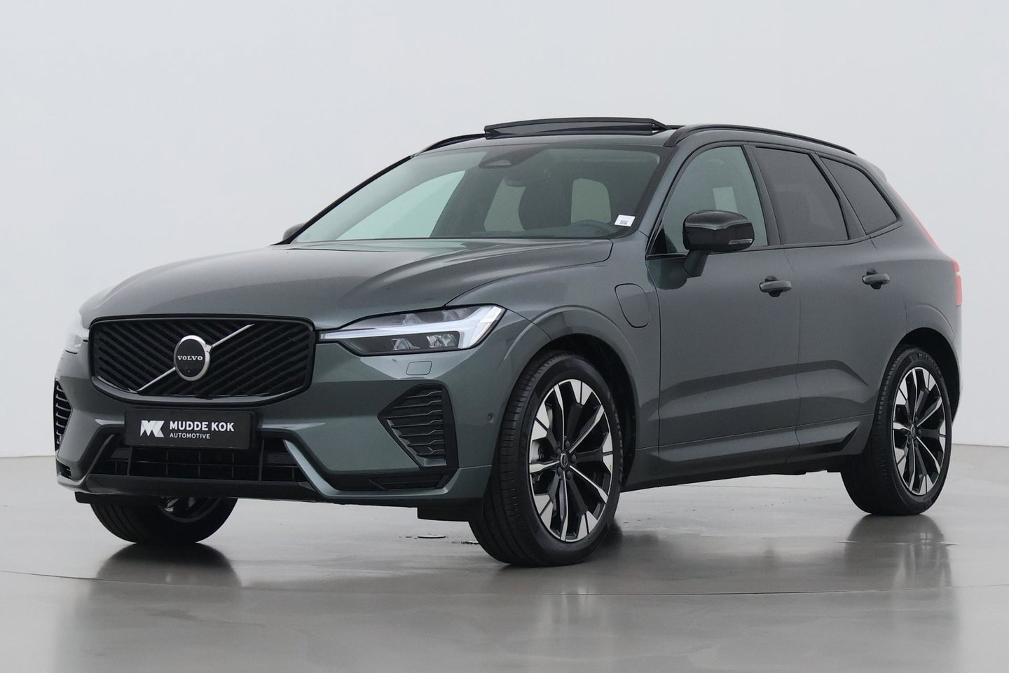 Volvo XC60 T8 Ultra Dark | Luchtvering | Harman/Kardon | Panoramadak | 360° Camera | Head-Up | Stoel+Stuurverwarming | ACC