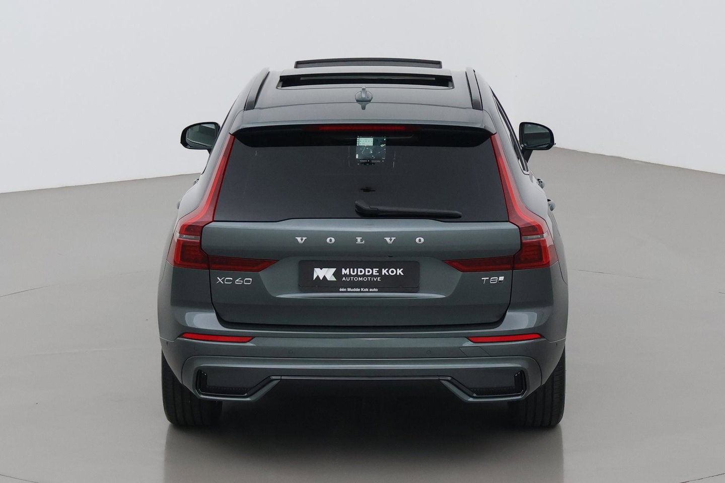 Volvo XC60 T8 Ultra Dark | Luchtvering | Harman/Kardon | Panoramadak | 360° Camera | Head-Up | Stoel+Stuurverwarming | ACC