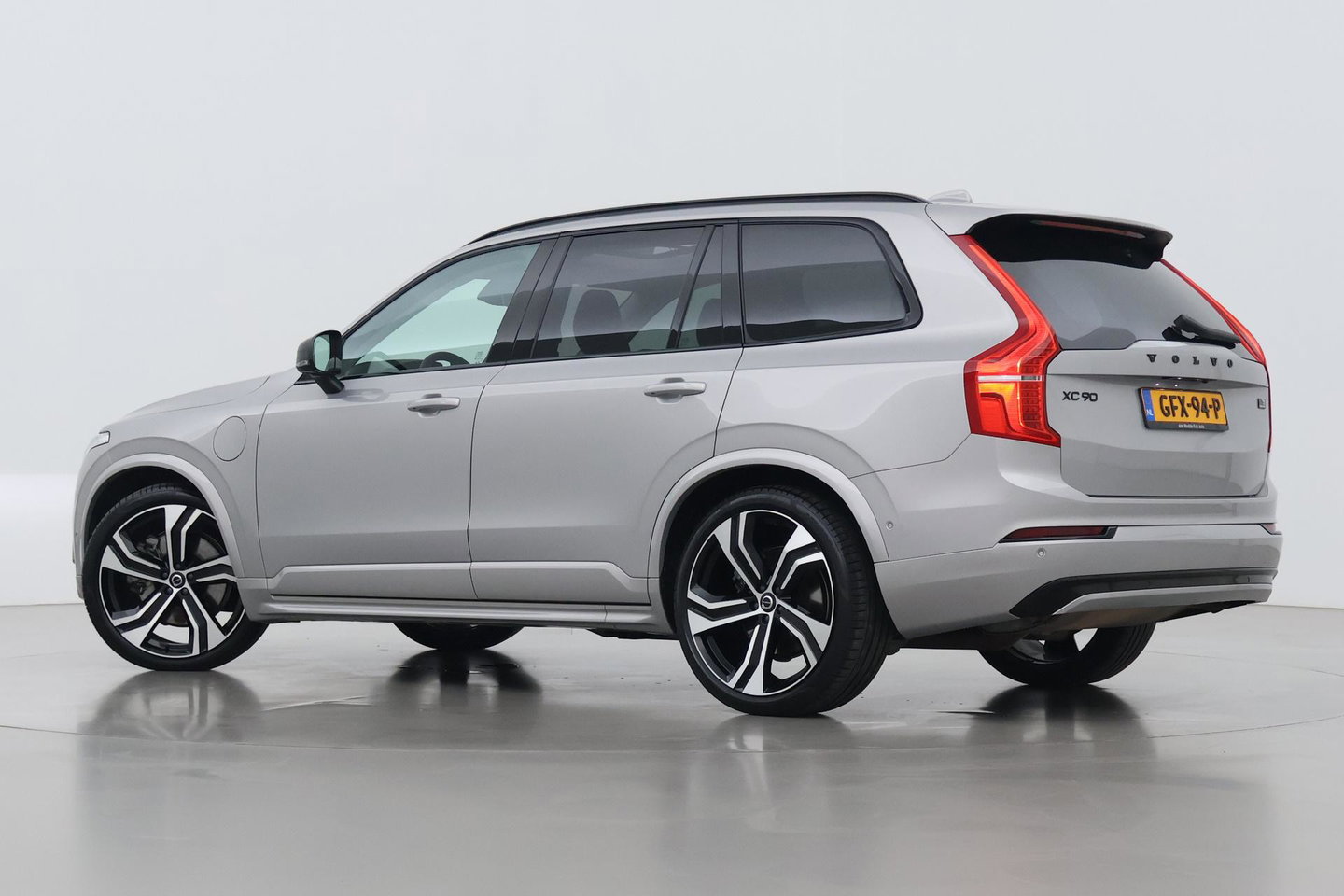 Volvo XC90 T8 Ultra Dark | Bowers&Wilkins | Luchtvering | Panoramadak | 360° Camera | Massage | Head-Up | Trekhaak | 22 inch | ACC