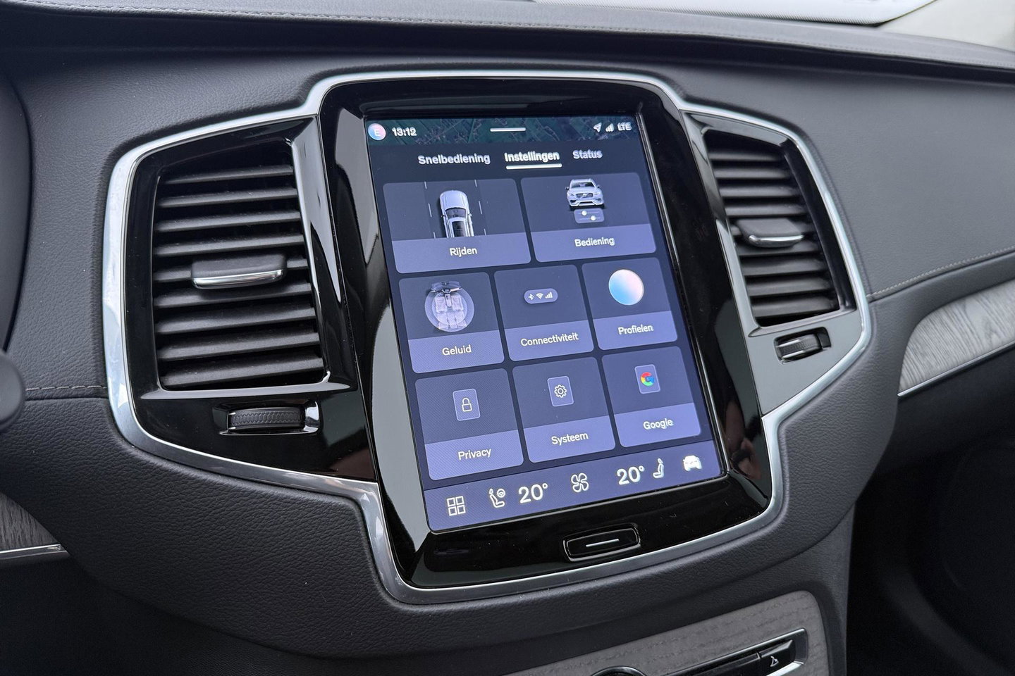 Volvo XC90 T8 Ultra Dark | Bowers&Wilkins | Luchtvering | Panoramadak | 360° Camera | Massage | Head-Up | Trekhaak | 22 inch | ACC
