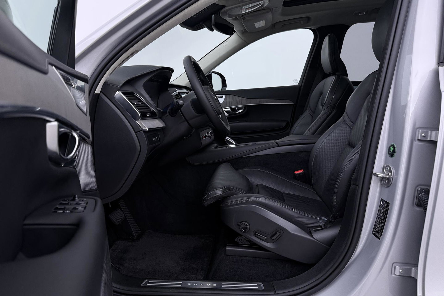 Volvo XC90 T8 Ultra Dark | Bowers&Wilkins | Luchtvering | Panoramadak | 360° Camera | Massage | Head-Up | Trekhaak | 22 inch | ACC