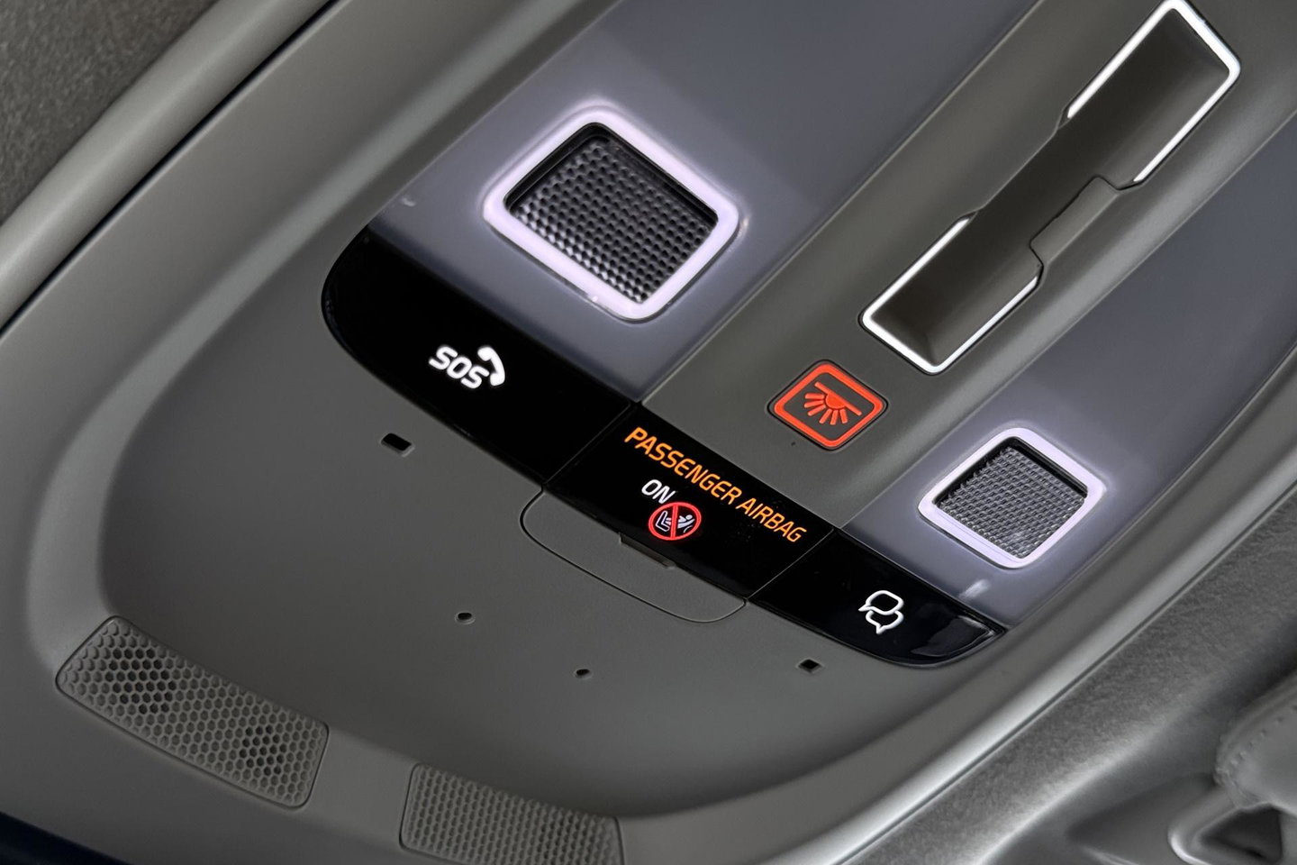 Volvo XC90 T8 Ultra Dark | Bowers&Wilkins | Luchtvering | Panoramadak | 360° Camera | Massage | Head-Up | Trekhaak | 22 inch | ACC