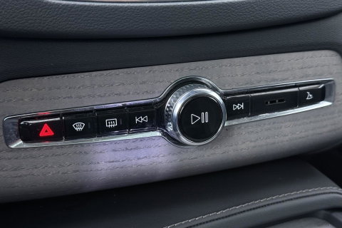 Volvo XC90 T8 Ultra Dark | Bowers&Wilkins | Luchtvering | Panoramadak | 360° Camera | Massage | Head-Up | Trekhaak | 22 inch | ACC