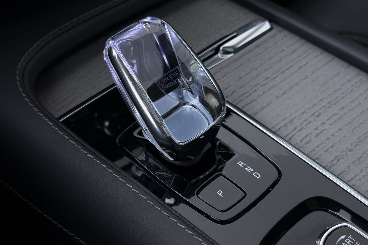 Volvo XC90 T8 Ultra Dark | Bowers&Wilkins | Luchtvering | Panoramadak | 360° Camera | Massage | Head-Up | Trekhaak | 22 inch | ACC