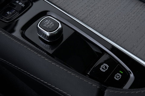 Volvo XC90 T8 Ultra Dark | Bowers&Wilkins | Luchtvering | Panoramadak | 360° Camera | Massage | Head-Up | Trekhaak | 22 inch | ACC