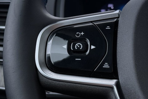Volvo XC90 T8 Ultra Dark | Bowers&Wilkins | Luchtvering | Panoramadak | 360° Camera | Massage | Head-Up | Trekhaak | 22 inch | ACC