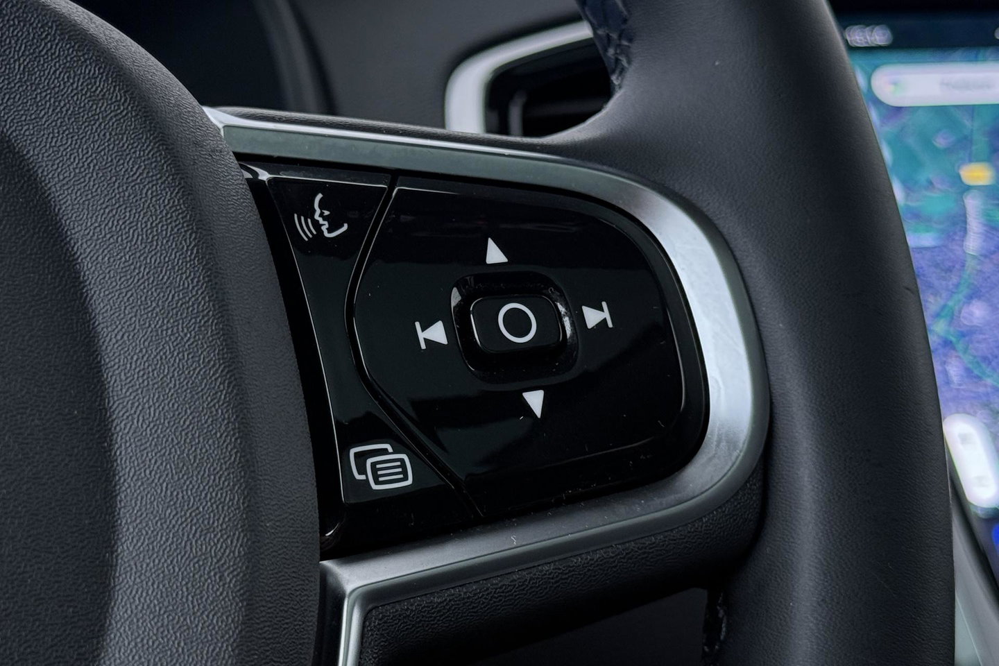 Volvo XC90 T8 Ultra Dark | Bowers&Wilkins | Luchtvering | Panoramadak | 360° Camera | Massage | Head-Up | Trekhaak | 22 inch | ACC