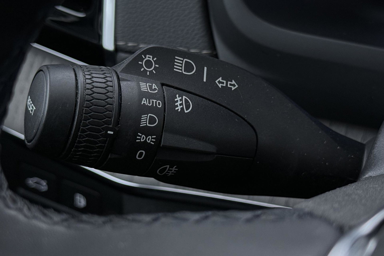 Volvo XC90 T8 Ultra Dark | Bowers&Wilkins | Luchtvering | Panoramadak | 360° Camera | Massage | Head-Up | Trekhaak | 22 inch | ACC