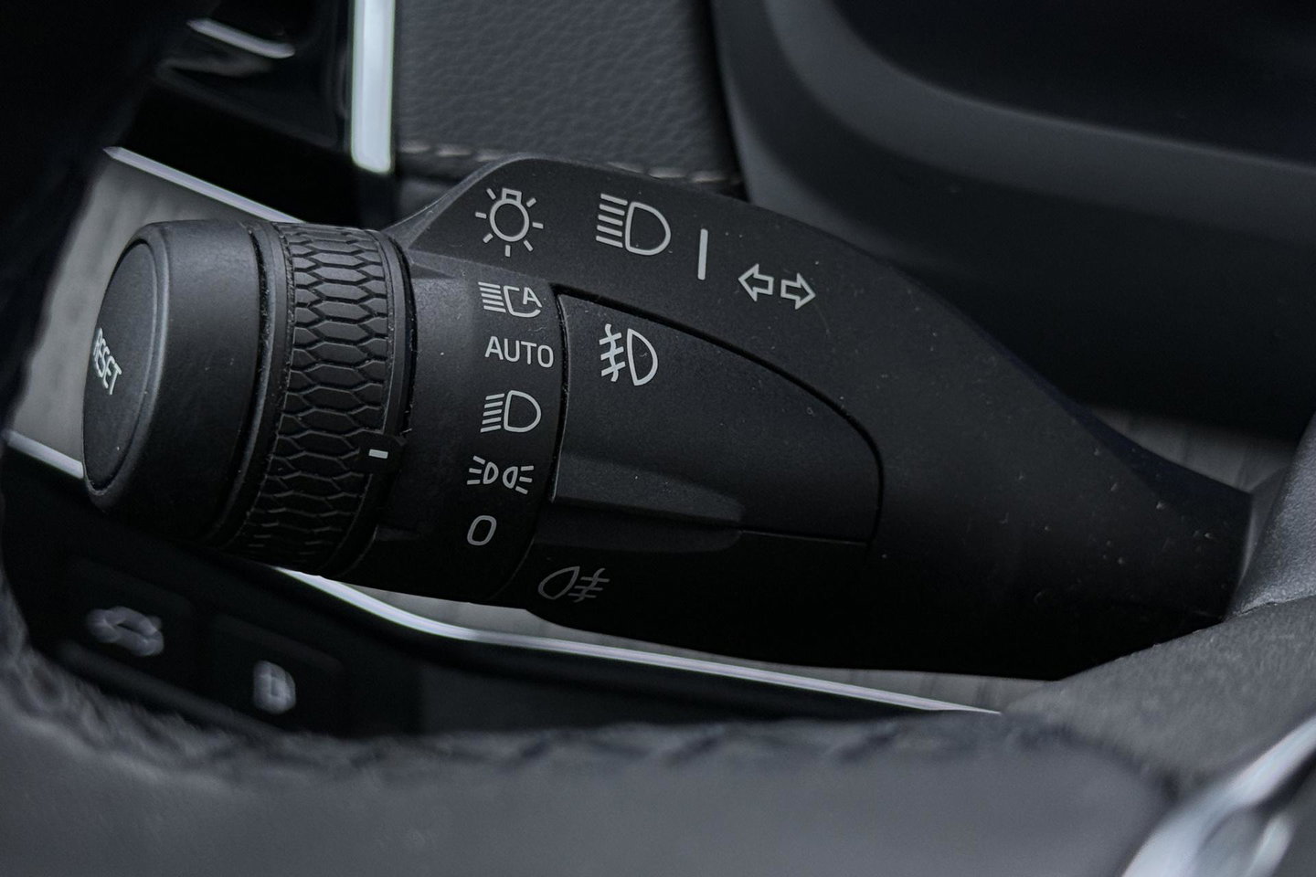 Volvo XC90 T8 Ultra Dark | Bowers&Wilkins | Luchtvering | Panoramadak | 360° Camera | Massage | Head-Up | Trekhaak | 22 inch | ACC