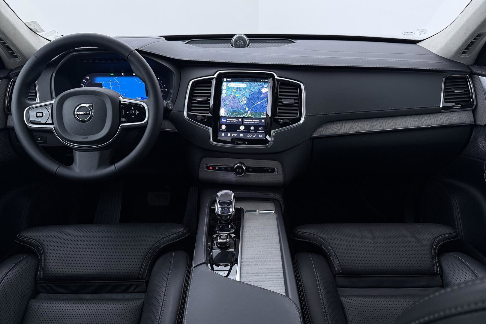 Volvo XC90 T8 Ultra Dark | Bowers&Wilkins | Luchtvering | Panoramadak | 360° Camera | Massage | Head-Up | Trekhaak | 22 inch | ACC