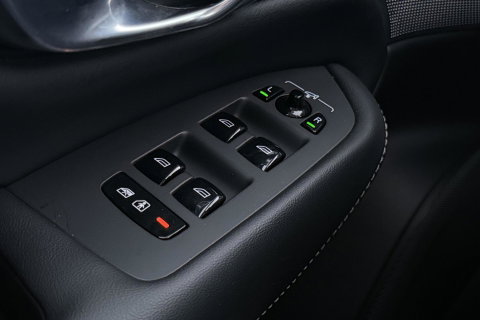 Volvo XC90 T8 Ultra Dark | Bowers&Wilkins | Luchtvering | Panoramadak | 360° Camera | Massage | Head-Up | Trekhaak | 22 inch | ACC