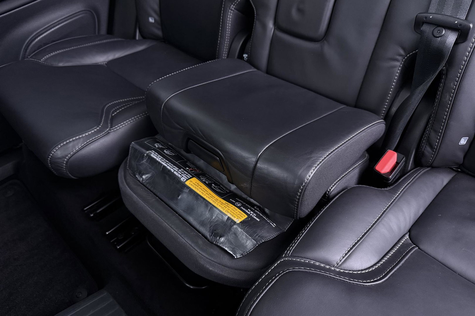 Volvo XC90 T8 Ultra Dark | Bowers&Wilkins | Luchtvering | Panoramadak | 360° Camera | Massage | Head-Up | Trekhaak | 22 inch | ACC