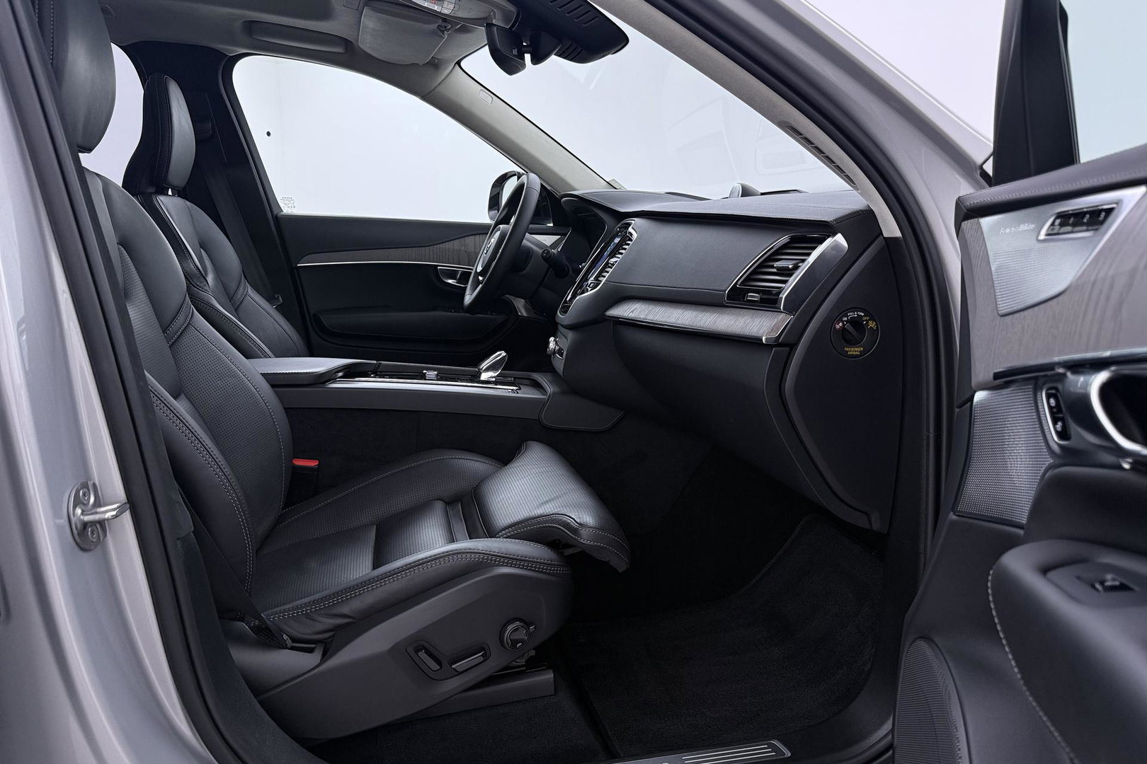 Volvo XC90 T8 Ultra Dark | Bowers&Wilkins | Luchtvering | Panoramadak | 360° Camera | Massage | Head-Up | Trekhaak | 22 inch | ACC