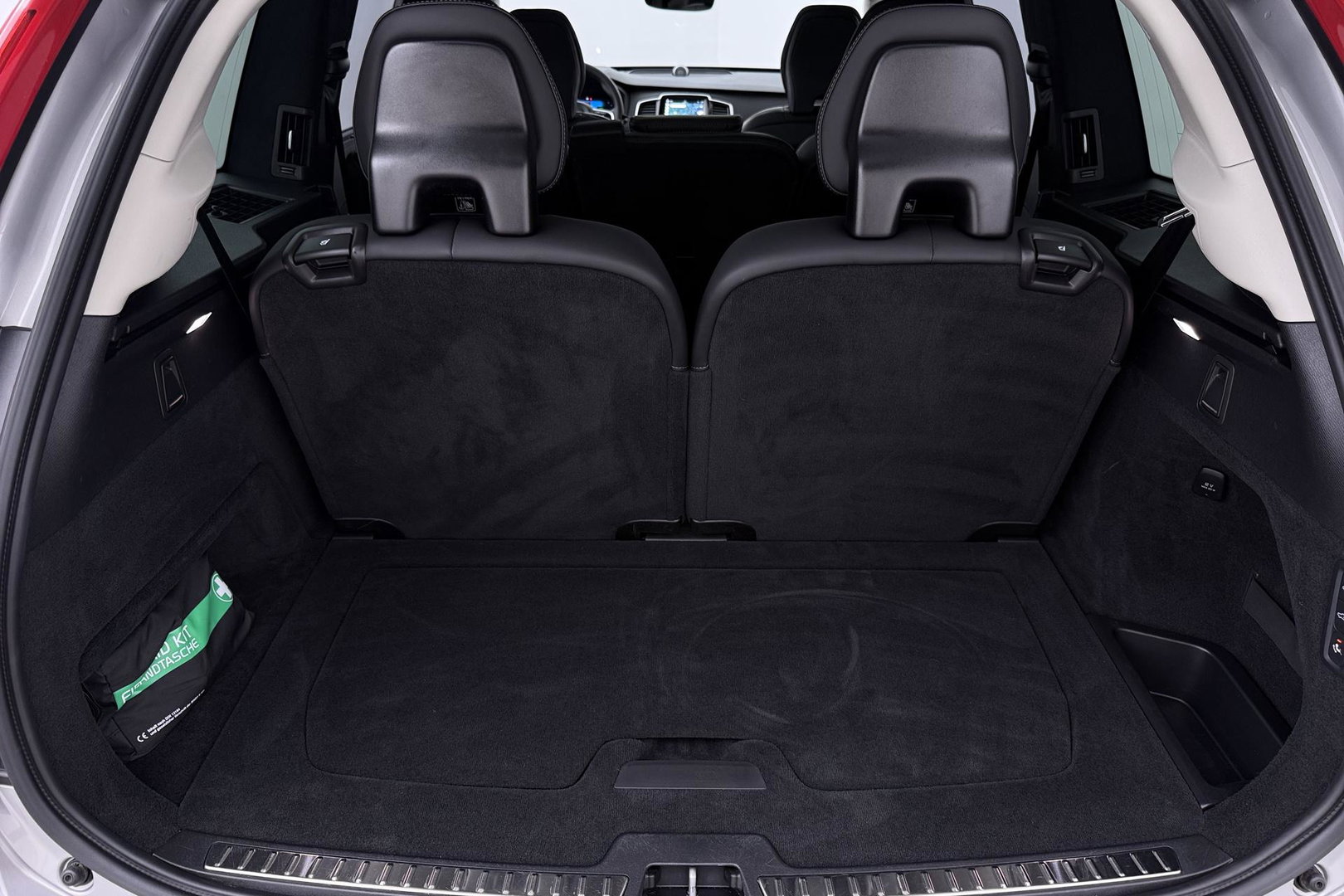 Volvo XC90 T8 Ultra Dark | Bowers&Wilkins | Luchtvering | Panoramadak | 360° Camera | Massage | Head-Up | Trekhaak | 22 inch | ACC