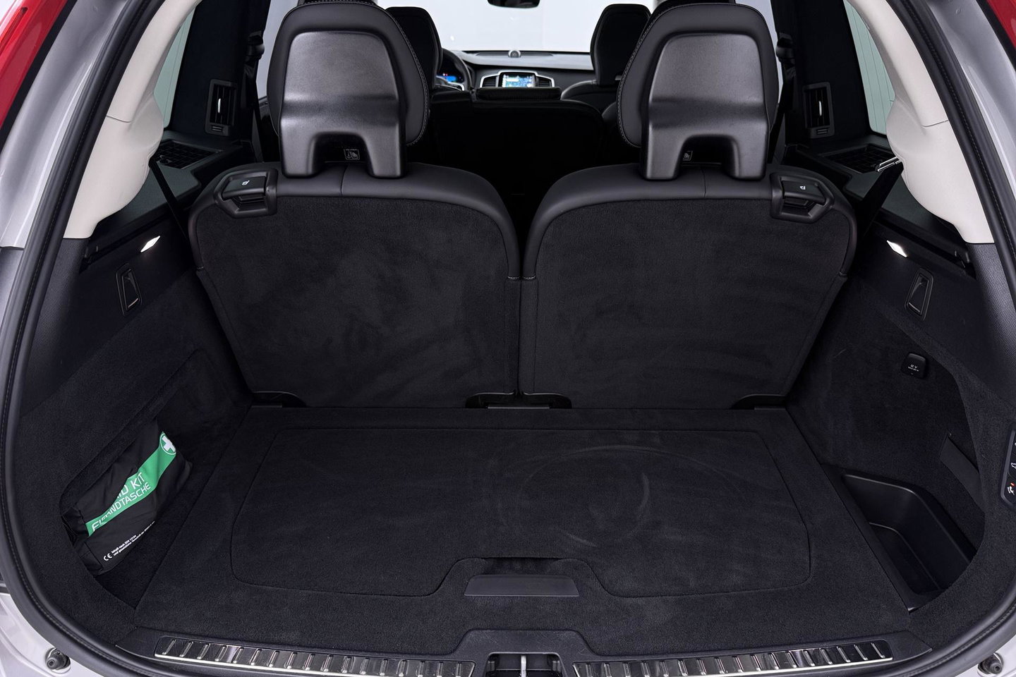 Volvo XC90 T8 Ultra Dark | Bowers&Wilkins | Luchtvering | Panoramadak | 360° Camera | Massage | Head-Up | Trekhaak | 22 inch | ACC