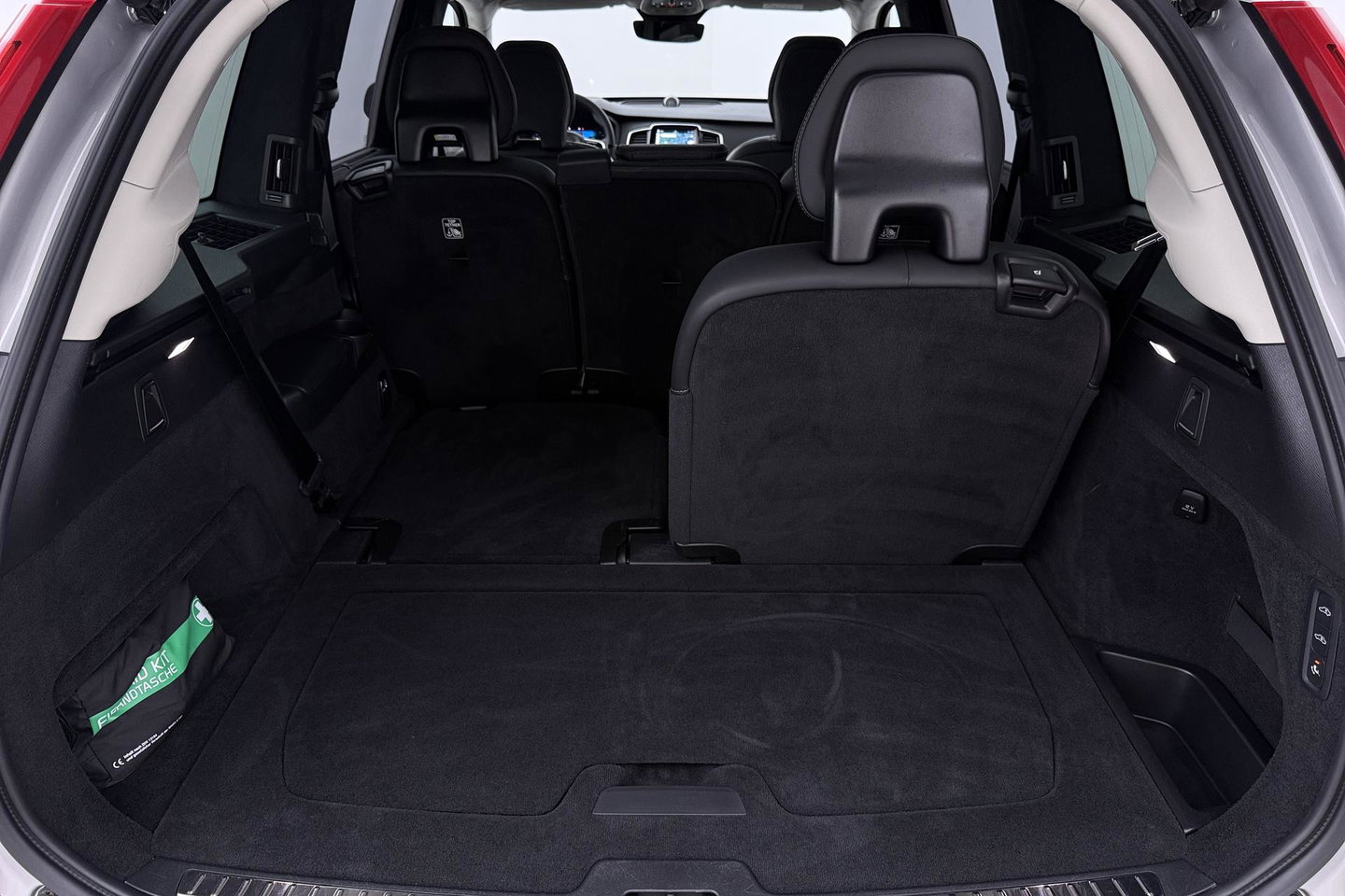 Volvo XC90 T8 Ultra Dark | Bowers&Wilkins | Luchtvering | Panoramadak | 360° Camera | Massage | Head-Up | Trekhaak | 22 inch | ACC